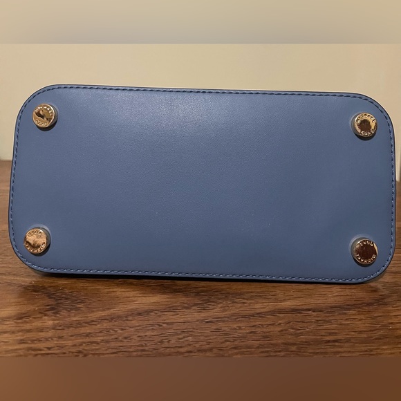 MICHAEL KORS
Veronica Extra-Small Saffiano Leather Crossbody Bag - Picture 10 of 11